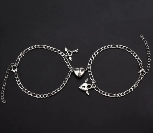 Magnetic Love Link Couple Bracelets – Perfect Anniversary Gift